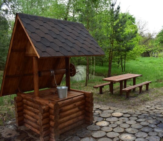 Корсунські лісівники відновили криничку зі столітньою історією