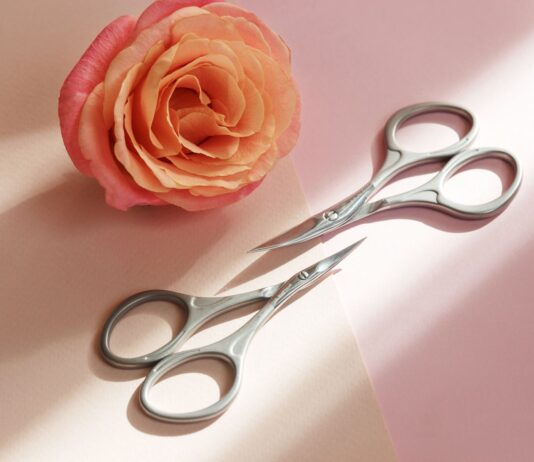 Манікюрні ножиці: вибір, використання та догляд