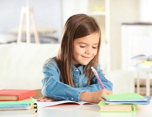 Які уміння і навички з навчання отримує учень при користуванні посібниками з математики?