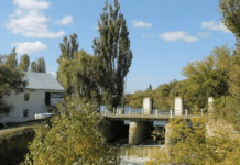 Старовинний водяний млин у селі Коржова